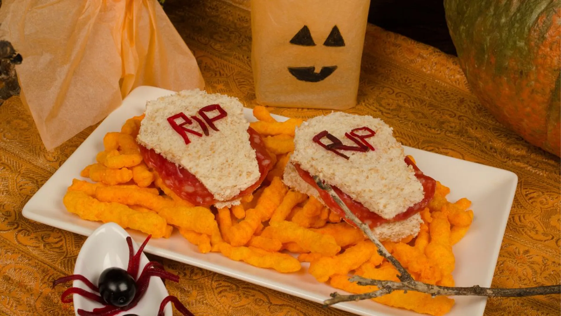 Como Fazer Sanduíches de Caixão para Sua Festa de Halloween